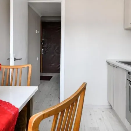Beachside Apartment *